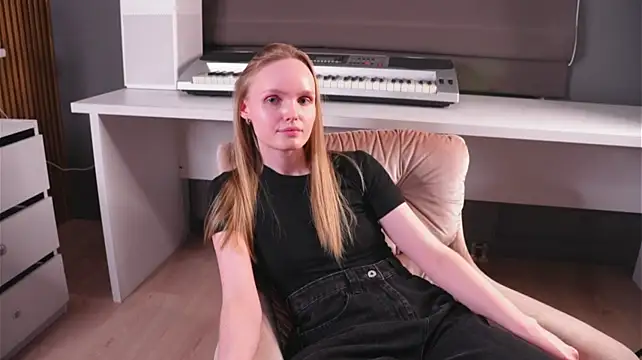 DeandraMowen live cam on StripChat