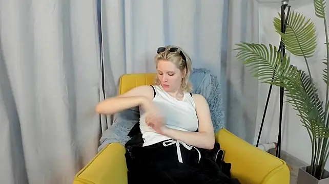 MaryettaMarsden live cam on StripChat