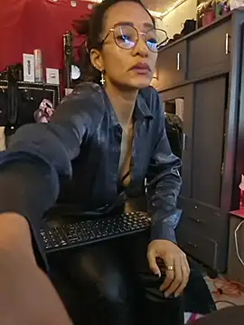 AmelieMartinez webcam