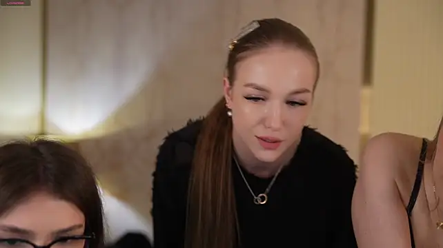 Ella_054 webcam