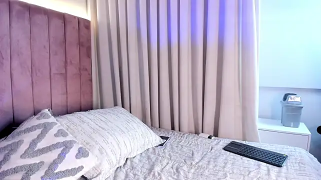 Ashley_Beaomunt webcam