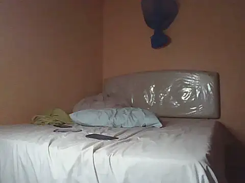 pinky-lips webcam