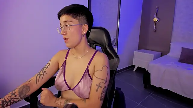 nelly_swan webcam