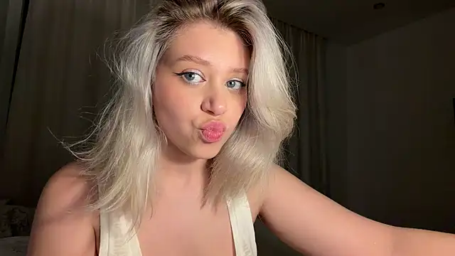 AliceBennett_ webcam
