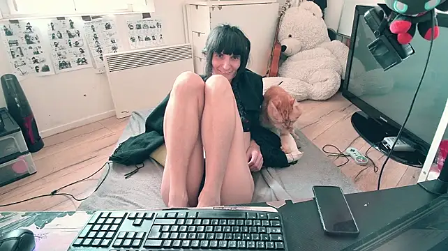 CeriseLapine live cam preview