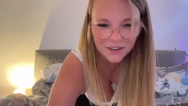 Mrs_Honeyx webcam