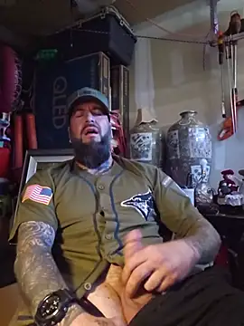 beardedtattood (Ask my age) - 😈 get daddys cock hard 😈