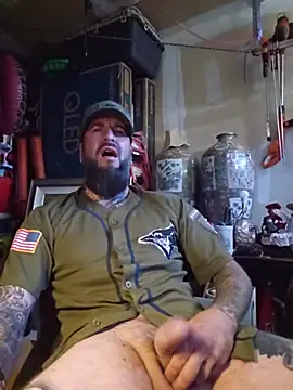 Beardedtattood webcam