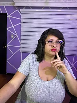 MiiaaJoness webcam