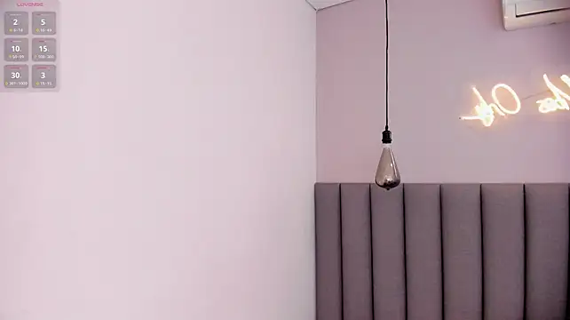 Naomymonroe_ webcam