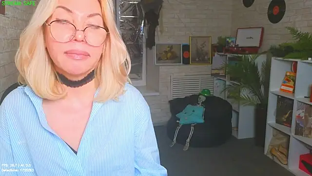 Wendy_Waves webcam