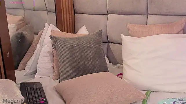 Megan_Mill webcam
