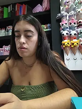 MissNyraSecret webcam