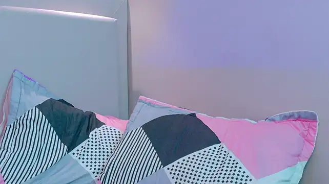 NaomiKlarc webcam