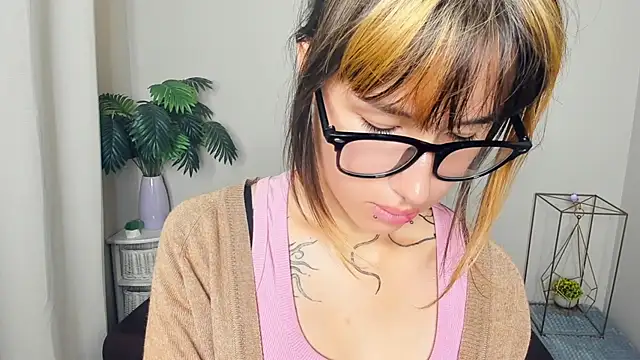TomikoSword webcam