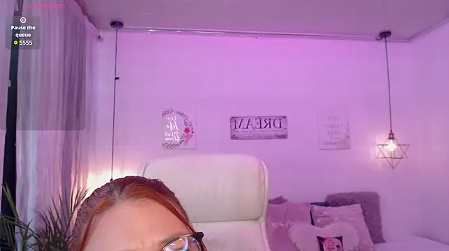 Scarlet_Royale webcam