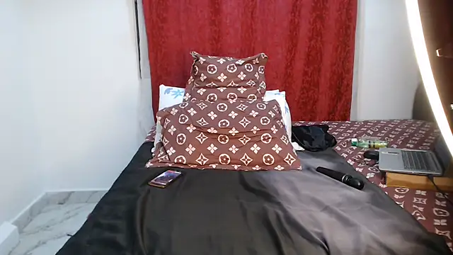 VelvetcocoaXX webcam