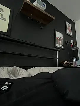 ElliemaiX webcam