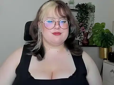 OpheliaLush webcam