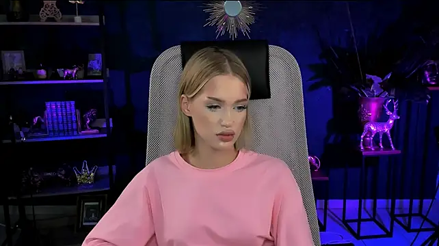 AngelaHolmes webcam
