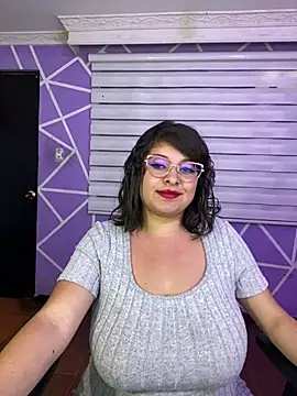 MiiaaJoness webcam