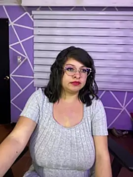 MiiaaJoness webcam