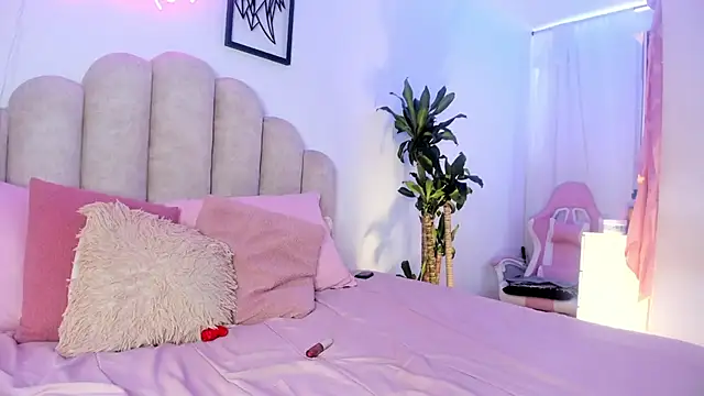NaomiAsha webcam