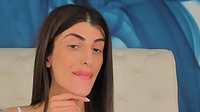 SkinnyDolly live cam on StripChat