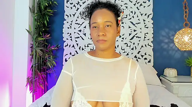 EbonyHorrny webcam