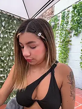 Issa_pink18 webcam