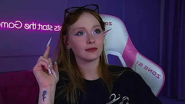 AgataFoxley live cam on StripChat