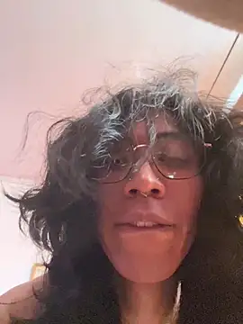 MadamLeRouge live cam on StripChat