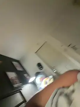 ElliemaiX webcam