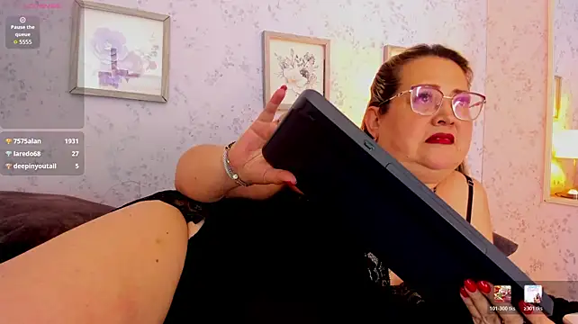 Martinacurvy_ webcam
