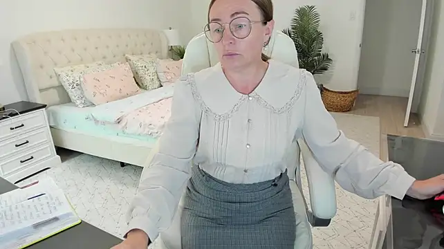 Vika73 live cam on StripChat
