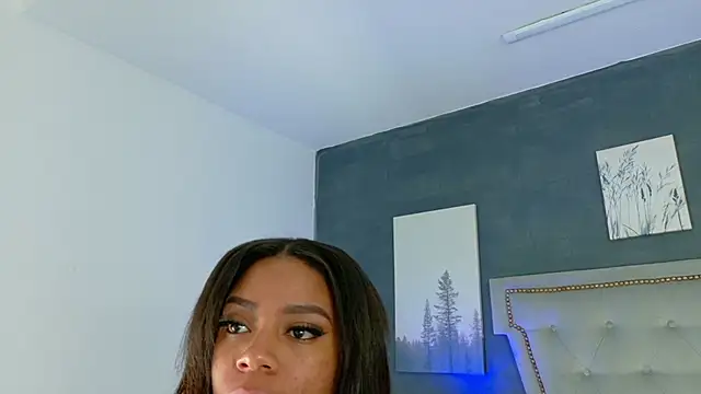 LoanaVega webcam