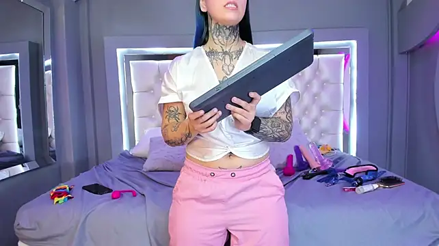 Izzy_Moon_ webcam