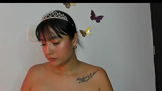 charlottekiss99 live cam on StripChat