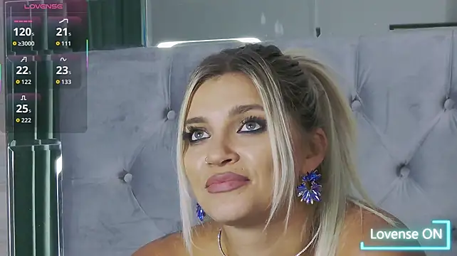 Lorehottie webcam