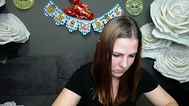 ElizabethGlow live sex cam