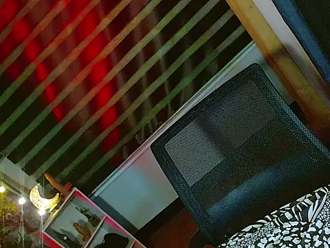 HOLLYWOOD_QUEEN_88 webcam