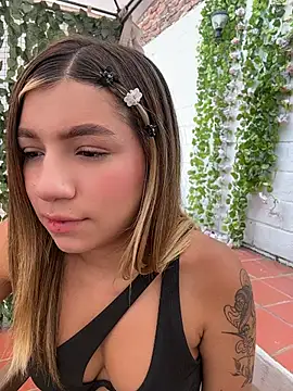 Issa_pink18 webcam
