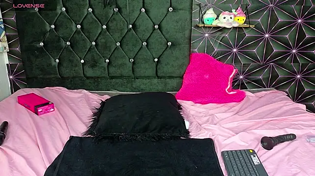 Zara_Luux webcam