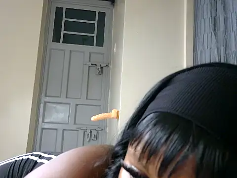 Sexybrii_ live cam on StripChat