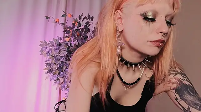 EffieRay live cam on StripChat