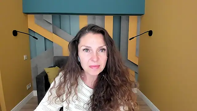 EllaLong webcam