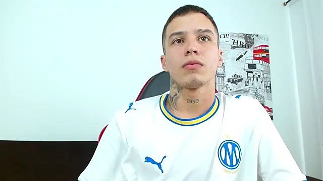 Cumandres18 live sex cam