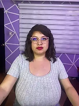 MiiaaJoness webcam