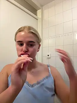 yourhornyslut