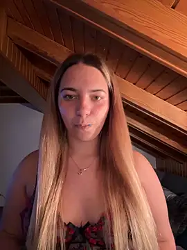 Naomi-Klein live cam on StripChat